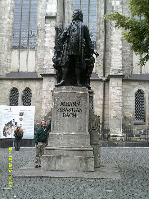 19079690916_587179aace_z_d